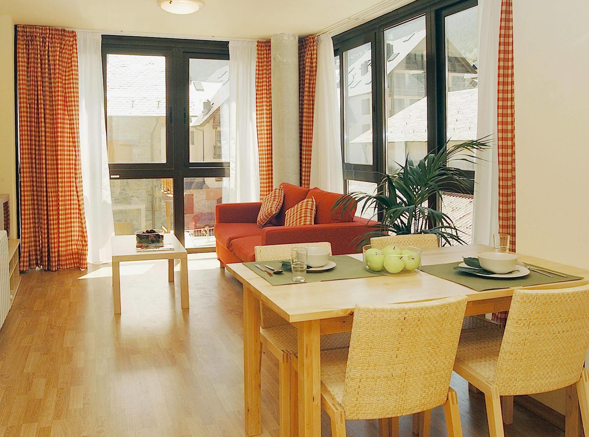 Aparthotel Nou Vielha Habitación foto